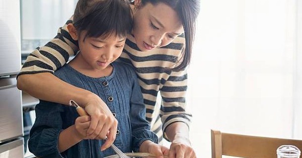 Chi 75 triệu thuê bảo mẫu nước ngoài, nuôi con gái 5 tuổi, bị cho "phung phí, sính ngoại", bà mẹ 9x Hà Nội nói gì?