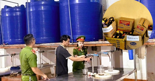 Công an kiểm tra công ty có ngàn chai nước mắm vứt bỏ ở Quảng Nam