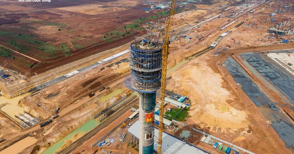 Cận cảnh tháp không lưu cao nhất Việt Nam đang tăng tốc về đích