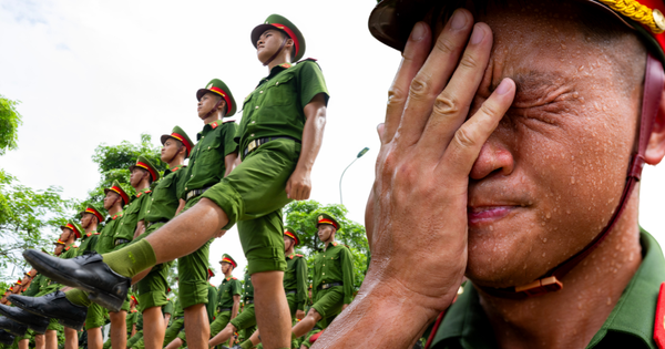 Mồ hôi thấm áo chiến sĩ CAND dưới nắng nóng 40 độ: Những hình ảnh xúc động trên thao trường, hướng đến lễ diễu binh 2/9