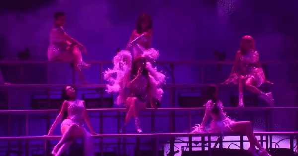 Các Chị Đẹp liên tục xin lỗi: Concert Day 2 bị hoãn vô thời hạn?