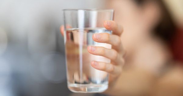 7 'phần thưởng' sức khỏe khi uống nước ấm vào buổi sáng