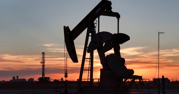 Iran dọa đóng cửa Eo biển Hormuz, giới chuyên gia báo động 'đỏ' giá dầu có thể tăng vượt 100 USD/thùng