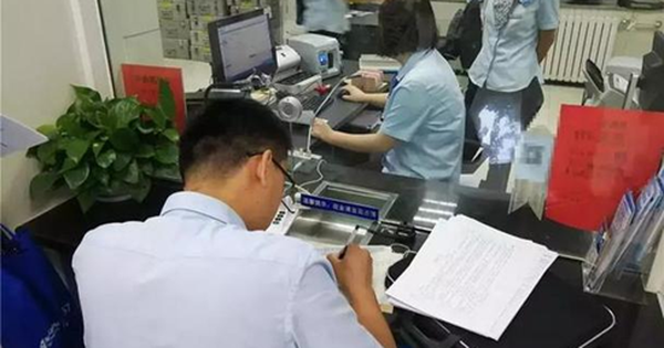 Đặt 200 vé máy bay, thực hiện 120 chuyến du lịch, nam thanh niên sinh năm 2000 bị cảnh sát điều tra: Phanh phui ‘cách kiếm tiền’ phạm pháp từ thẻ tín dụng