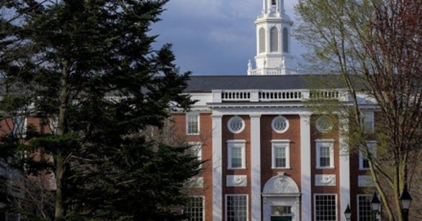 Thẩm phán Mỹ chặn kế hoạch đóng cửa Harvard