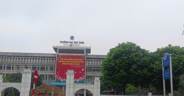 Kỷ luật cảnh cáo 2 cán bộ đại học bị nữ sinh tố có hành vi gạ gẫm, đụng chạm