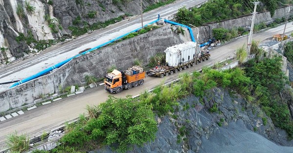 15 ngày vận chuyển 2 thiết bị tổng hơn 400 tấn từ Hải Phòng lên Hòa Bình, công trình quan trọng 9.220 tỷ sắp "về đích"