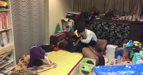 Đến thăm nhà người khác mà mang 5 biểu cảm này bạn sẽ bị coi là EQ thấp