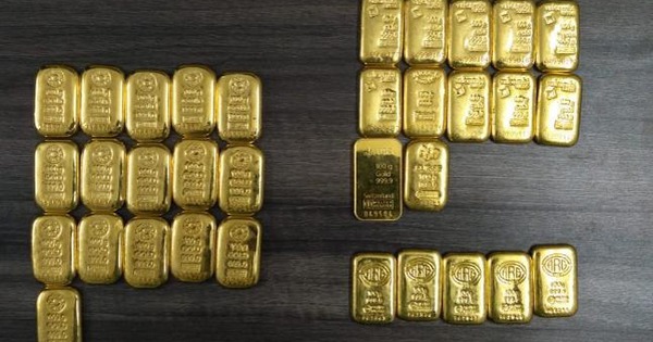 Phát hiện 50 miếng vàng ròng trị giá hơn 24 tỷ đồng trong 2 chiếc xe tay ga không biển số