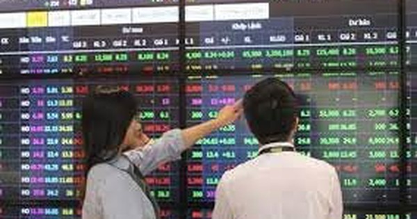 “Gánh nặng” cổ phiếu dầu khí, VN-Index “quay đầu” giảm nhẹ
