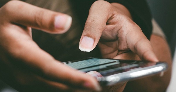 Công an cảnh báo các tin nhắn SMS, Zalo, Facebook có thể khiến người dân bị đánh cắp toàn bộ thông tin cá nhân và tiền trong tài khoản ngân hàng