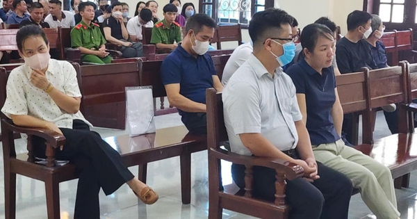 14 cựu lãnh đạo, cán bộ hải quan "ngó lơ" số hàng lậu trị giá hơn 1.800 tỉ đồng hầu toà