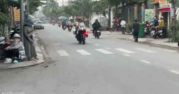 Nữ sinh quên căn cước được CSGT chở đến điểm thi