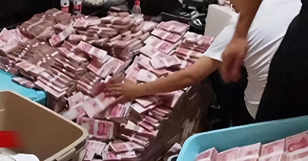Tịch thu 4.700 tỷ đồng tiền mặt đủ chất đầy 2 xe tải trong căn biệt thự không người ở