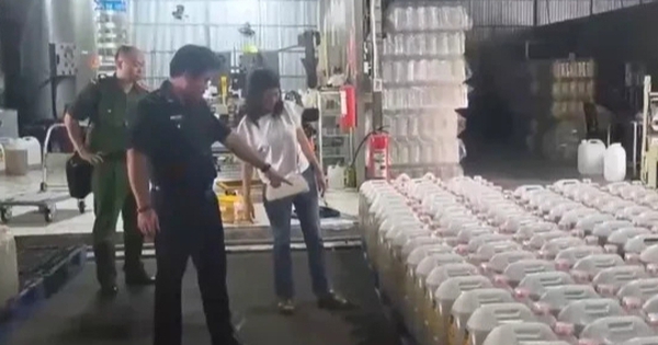 Phá đường dây "dầu thực vật giả", nhập lậu cực lớn trên toàn quốc, thu giữ hơn 1.000 tấn