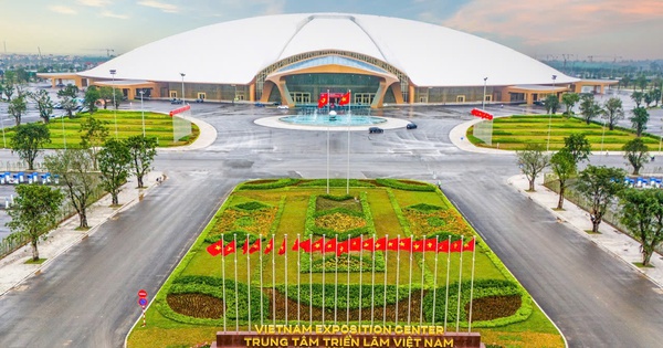 Sau 300 ngày nâng thành công 24.000 tấn thép lên cao 56m, Vingroup giúp Việt Nam tạo kỷ lục thế giới mới