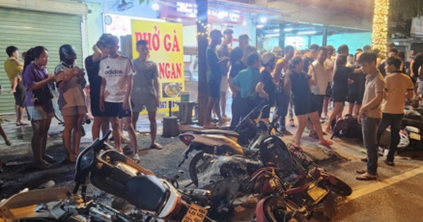 Ô tô 'điên' tông loạt xe máy ở Bắc Ninh, 2 người bị thương