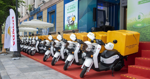 Honda bàn giao 205 xe máy điện Benly e: cho Việt Nam Post