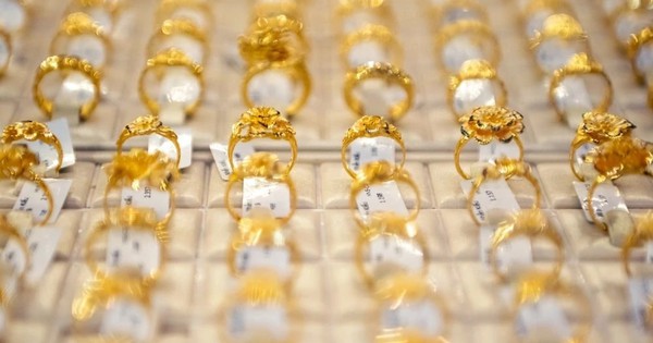 Giá vàng nhẫn và vàng SJC quay đầu giảm mạnh