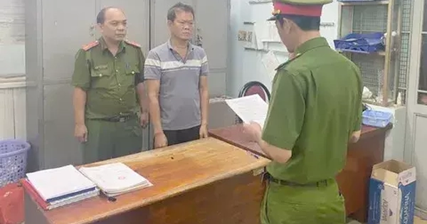 Bắt khẩn cấp chủ xưởng may phá nhà hàng xóm vì bị nhắc hát karaoke ồn ào