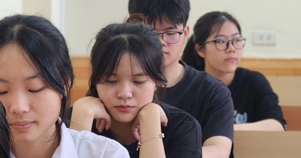 Giáo viên 'toát mồ hôi' với đề tiếng Anh tốt nghiệp, 7.0 IELTS cũng chịu thua