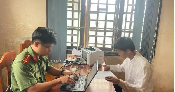 Nam sinh 2007 bị khởi tố vì sử dụng thiết bị công nghệ cao để gian lận trong kỳ thi tốt nghiệp Trung học phổ thông 2025