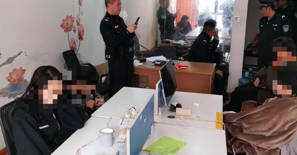Cảnh sát ập vào bắt giữ 8 đối tượng giả danh nhân viên công ty chứng khoán, phanh phui đường dây lừa đảo, số tiền lên đến 153 tỷ