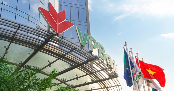 Từ cúc trắng đến màn mưa lịch sử: VPBank “sĩ” về truyền thông lẫn kinh doanh