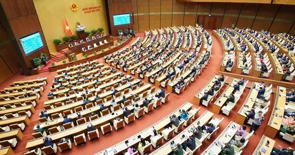 Những quyết sách lịch sử trong ‘kỳ họp lịch sử’