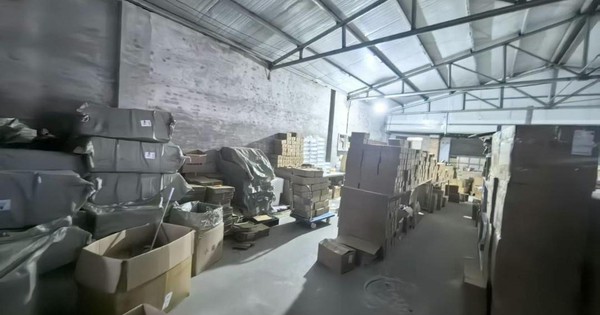 Theo dõi căn nhà có tiếng gầm rú ban đêm, triệt phá đường dây sản xuất thực phẩm giảm cân giả, bán đắt gấp 80 lần: Tịch thu kho hàng trị giá 36 tỷ đồng