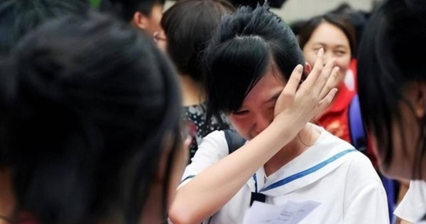 Ai cũng nói “Giỏi thì đề nào cũng làm được”, sĩ tử 2k7 đừng “làm màu” khóc mãi: Bởi họ đâu làm mẹ, phải chứng kiến con ôn thi đến sáng!