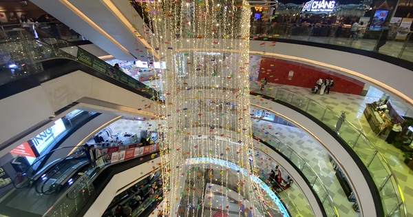 Cảnh tượng không ngờ bên trong Vạn Hạnh Mall sau 22h30, một chi tiết gây chú ý sau khi hàng quán tạm nghỉ