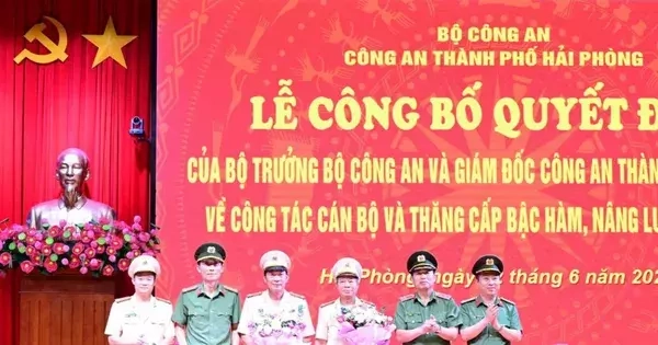 Hai phó giám đốc Công an TP Hải Phòng nghỉ hưu