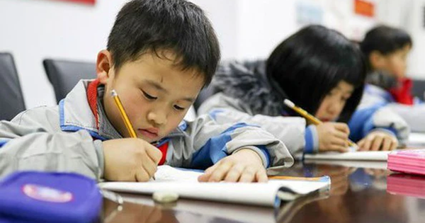 Bài văn tả chiếc tủ khiến dân tình cười té ghế, lùng ngay danh tính bác thợ mộc