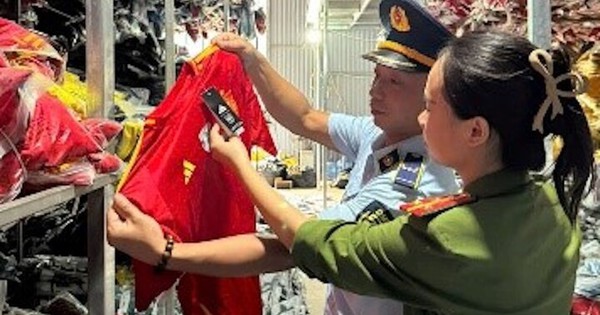 Khởi tố chủ kho hàng kinh doanh hơn 35.000 bộ quần áo giả mạo Nike, Adidas, Puma