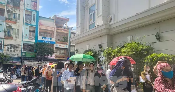 Hàng trăm người 'rồng rắn' xếp hàng mua dự án nhà ở xã hội 'hot' nhất