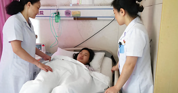 Cô gái bị viêm dạ dày ruột cấp tính, nhập viện 3 ngày vì uống 1 cốc cà phê đá