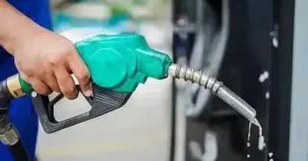 Giá xăng đồng loạt giảm từ đêm nay