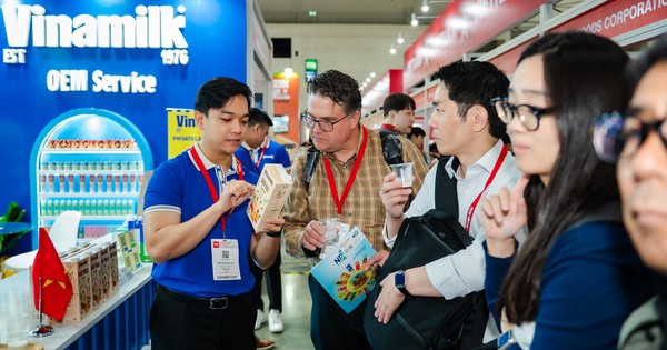 Vinamilk 20 năm miệt mài tham gia hội chợ F&B lớn nhất châu Á: Từ hãng sữa "vô danh" đến những hợp đồng "trung thành" hàng thập kỷ