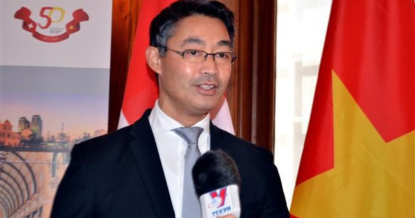 Nguyên Phó thủ tướng Đức Philipp Rösler về cùng nhà với tỷ phú Nguyễn Thị Phương Thảo