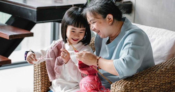 3 kiểu người già nuôi dạy trẻ thông minh, EQ cao – cứ mạnh dạn giao con cho họ