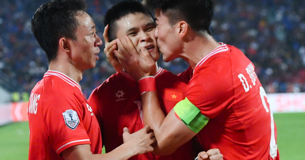 Bộ đôi nhà bầu Hiển lập công, tuyển Việt Nam thắng trận trước ngày lên đường sang Malaysia