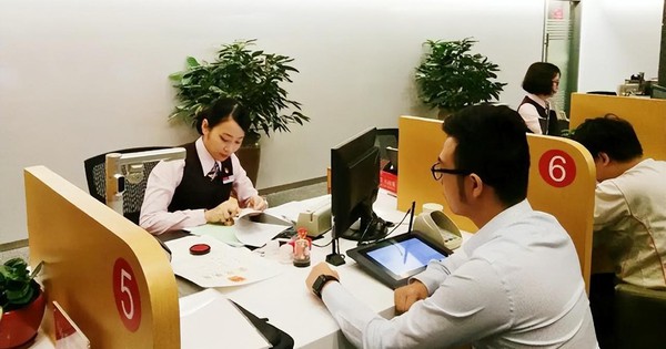 Người đàn ông nợ tín dụng 50 triệu đồng trong 8 năm, ngân hàng tự động khấu trừ 217 triệu đồng, đòi thêm 500 triệu đồng, tòa tuyên bố: Ngân hàng phải trả lại tiền
