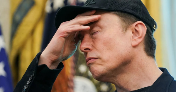 Elon Musk mất 34 tỷ USD trong một ngày, cổ phiếu Tesla giảm kỷ lục 14%, canh bạc thế kỷ bắt đầu trở thành thất bại ê chề nhất trong sự nghiệp
