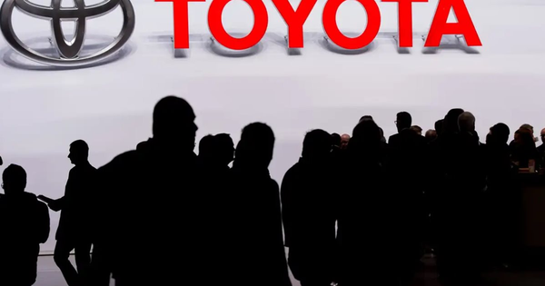Nữ bồi bàn 30 tuổi thăng tiến thần tốc thành thư ký riêng của Chủ tịch Toyota: Hé lộ những vết nứt chưa từng có bên trong đế chế xe hơi Nhật Bản