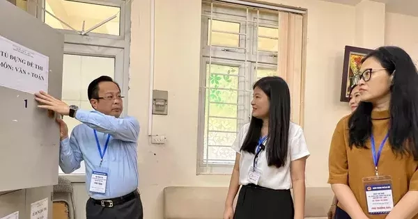 Hơn 100.000 thí sinh Hà Nội làm thủ tục thi lớp 10, Giám đốc Sở GD&ĐT đi thị sát