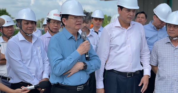 Phó Thủ tướng Mai Văn Chính khảo sát dự án đường Vành đai 3 - TP HCM