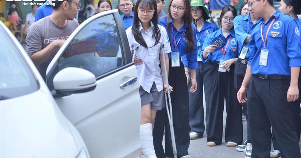 Nữ sinh nén đau chống nạng đi thi, bật khóc vì làm bài không như ý