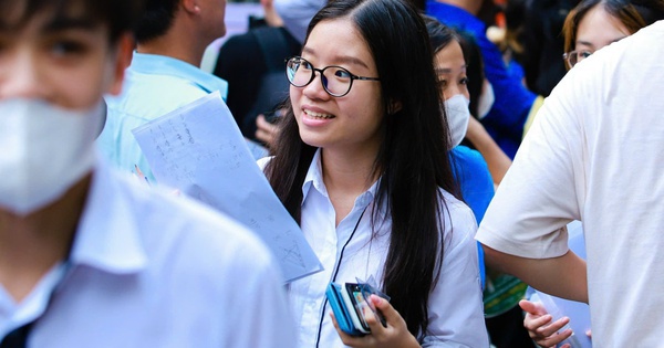 Bất ngờ bỏ tổ hợp xét tuyển khối C: Yêu cầu giải trình