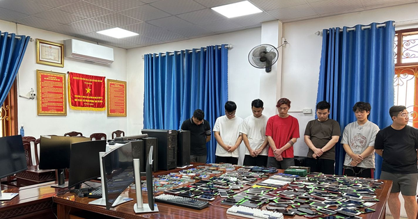 Công an thu giữ 3.000 thẻ ngân hàng, 400 điện thoại di động, tìm những người từng mở và bán tài khoản cho các đối tượng sau